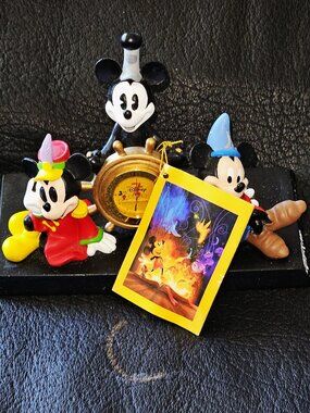 Disney 75th Anniversary Special Edition 'Mickey Thru The Years' Clock